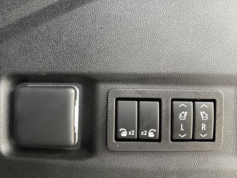 Used 2023 GMC Yukon Denali AWD/4WD image 37