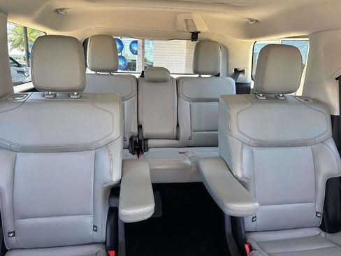 Certified 2025 Ford Expedition Active AWD/4WD image 9