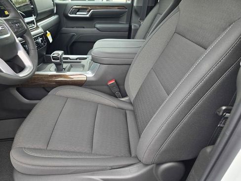 New 2026 GMC Sierra 1500 Elevation image 17