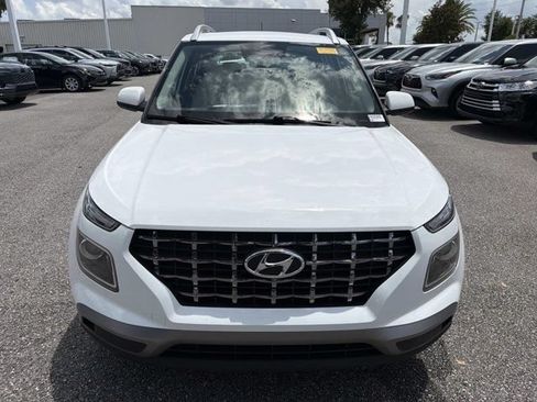 Used 2025 Hyundai Venue SEL FWD image 6