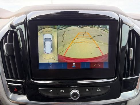 Used 2019 Chevrolet Traverse Premier w/ Driver Confidence II Package FWD image 14