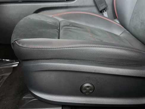 Used 2022 Mercedes-Benz EQB 300 EQB 300 image 12