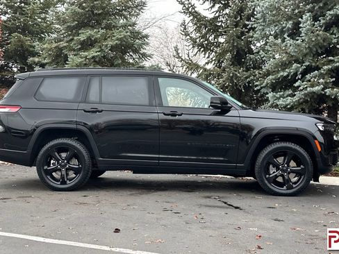 Used 2022 Jeep Grand Cherokee L Laredo image 3