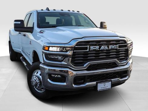 Used 2025 RAM 3500 Lone Star AWD/4WD image 2