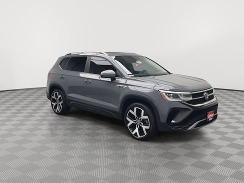 Used 2022 Volkswagen Taos SEL image 35