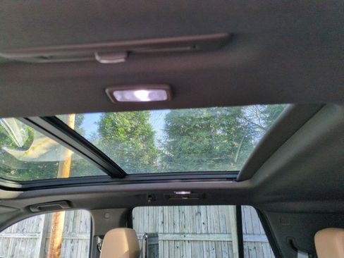 Used 2023 Cadillac Escalade Premium Luxury image 38