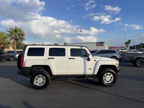 Used 2009 HUMMER H3 Luxury AWD/4WD image 6