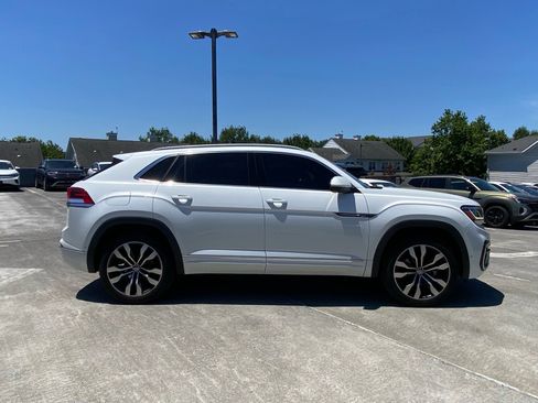 Certified 2022 Volkswagen Atlas Cross Sport SEL Premium R-Line AWD/4WD image 2
