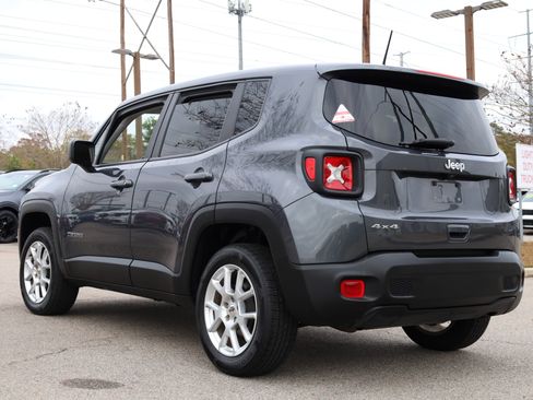 Used 2023 Jeep Renegade Latitude image 3