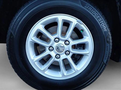 Used 2020 Jeep Grand Cherokee Laredo image 7