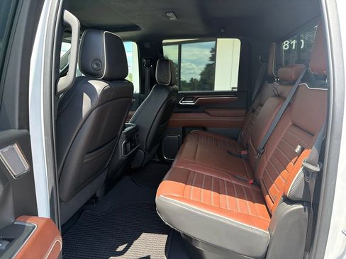Used 2024 GMC Sierra 2500 Denali Ultimate AWD/4WD image 4