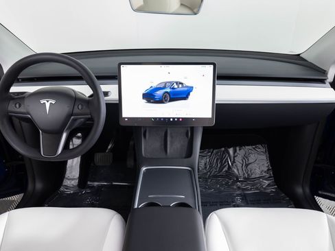 Used 2024 Tesla Model Y Long Range image 36
