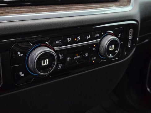 Used 2025 Chevrolet Silverado 2500 LT w/ Convenience Package image 17