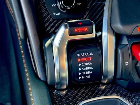 Used 2022 Lamborghini Urus image 22