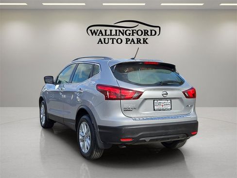 Used 2018 Nissan Rogue Sport SV w/ SV Technology Package image 6