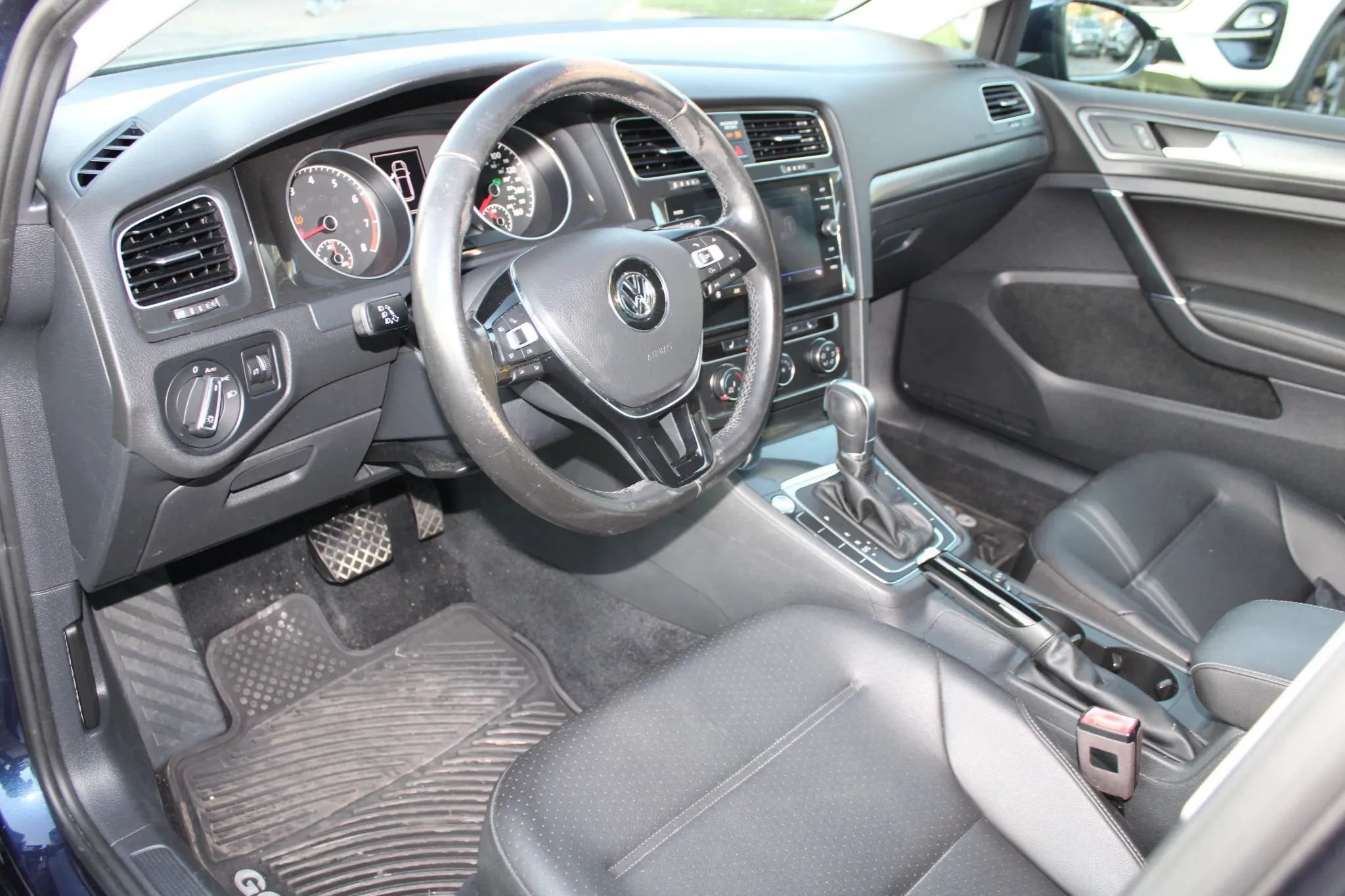 Used 2018 Volkswagen Golf SE FWD image 22