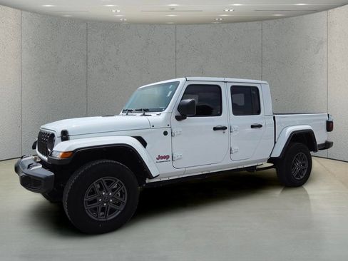 Used 2024 Jeep Gladiator Sport AWD/4WD image 10