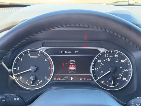 Certified 2025 Nissan Rogue SV image 21