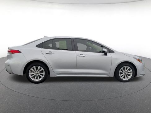 Used 2023 Toyota Corolla LE w/ LE Convenience Package FWD image 7