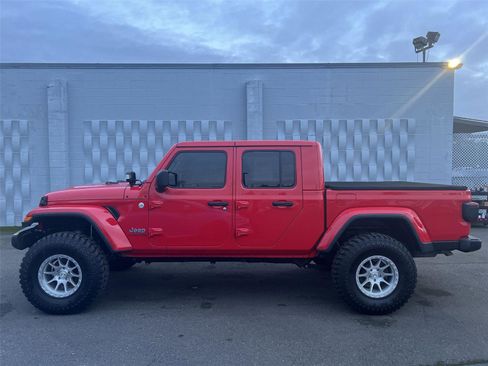 Used 2020 Jeep Gladiator Overland w/ Uconnect 4C Nav & Sound Group image 4