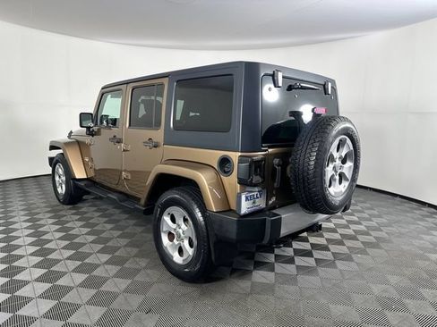 Used 2015 Jeep Wrangler Unlimited Sahara w/ Connectivity Group AWD/4WD image 9
