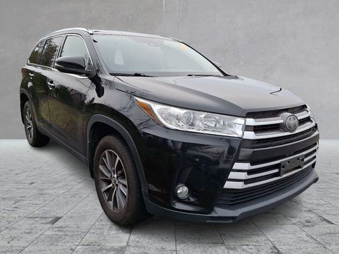 Used 2019 Toyota Highlander XLE image 1
