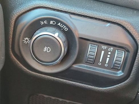 Used 2021 Jeep Wrangler Unlimited Sahara w/ Uconnect 4C Nav & Sound Group image 15