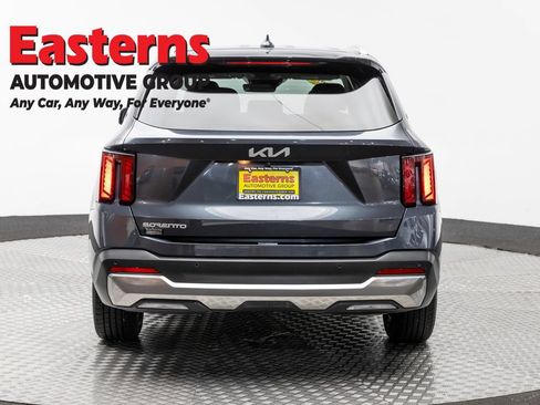 Used 2024 Kia Sorento S FWD image 6