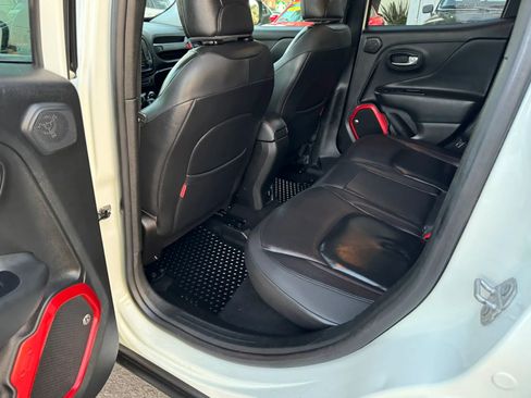 Used 2017 Jeep Renegade Trailhawk w/ Premium Trailhawk Package AWD/4WD image 31