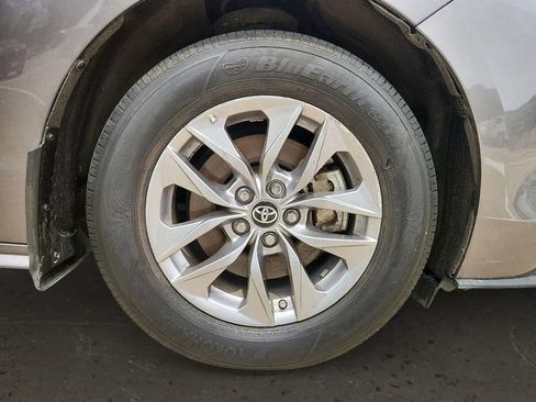 Used 2021 Toyota Sienna XLE image 8