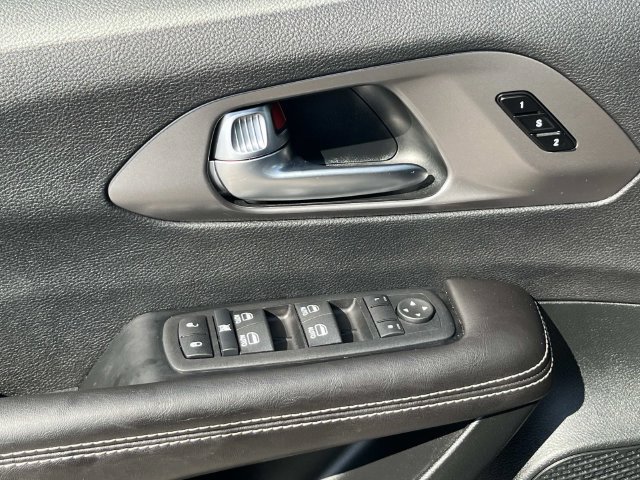 Certified 2026 Chrysler Pacifica Select FWD image 25