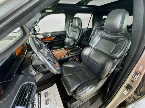 Used 2019 Lincoln Navigator Reserve AWD/4WD image 12
