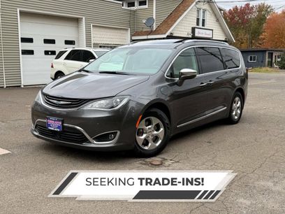 Used 2018 Chrysler Pacifica Limited w/ Advanced Safetytec Group