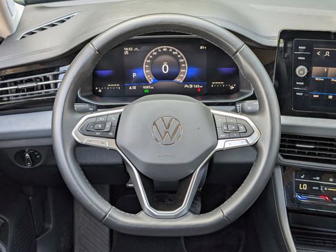 Used 2025 Volkswagen Jetta SE w/ Black Wheel Package FWD image 23