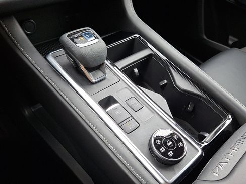 Certified 2022 Nissan Pathfinder SL image 18