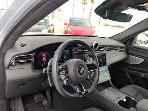 Used 2023 Maserati Grecale Modena image 9