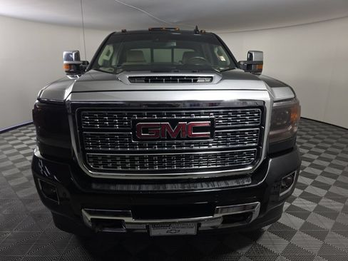 Used 2019 GMC Sierra 3500 Denali AWD/4WD image 8