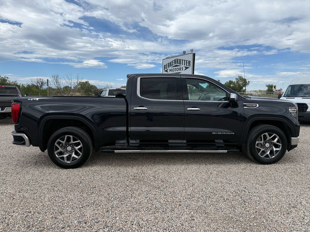 Used 2023 GMC Sierra 1500 SLT w/ SLT Premium Package AWD/4WD image 12