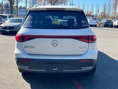 Used 2022 Mercedes-Benz EQB 300 4MATIC image 10