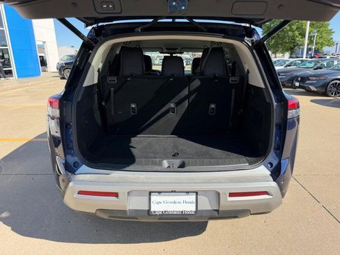 Used 2025 Nissan Pathfinder SL AWD/4WD image 4