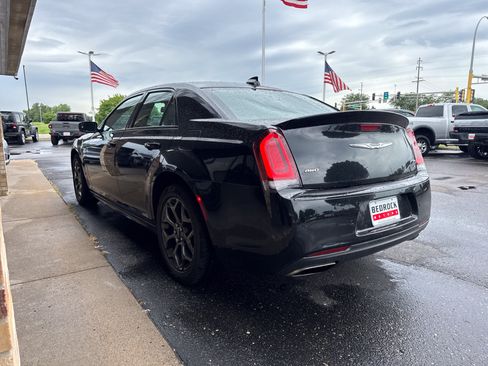 Used 2018 Chrysler 300 S w/ 300S Premium Group 2 AWD/4WD image 2