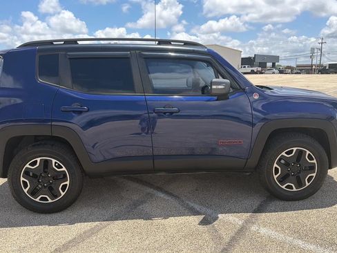 Used 2016 Jeep Renegade Trailhawk w/ Premium Trailhawk Package AWD/4WD image 6