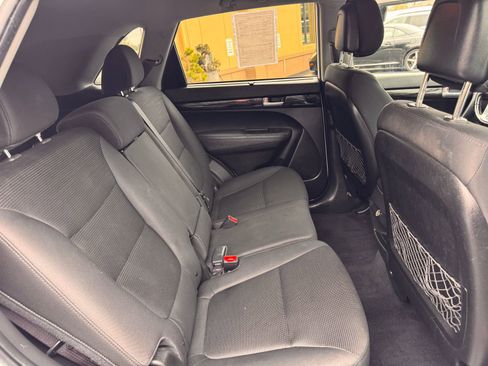 Used 2014 Kia Sorento LX FWD image 21