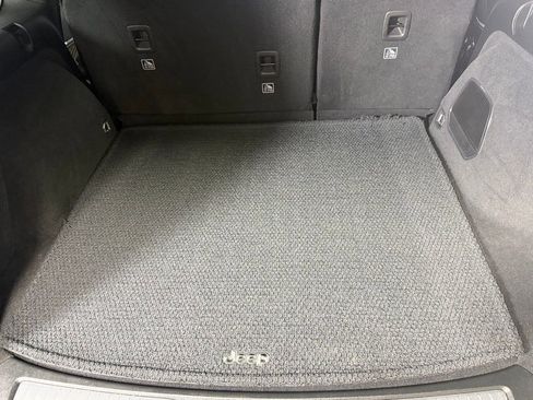 Used 2022 Jeep Grand Cherokee Summit AWD/4WD image 31