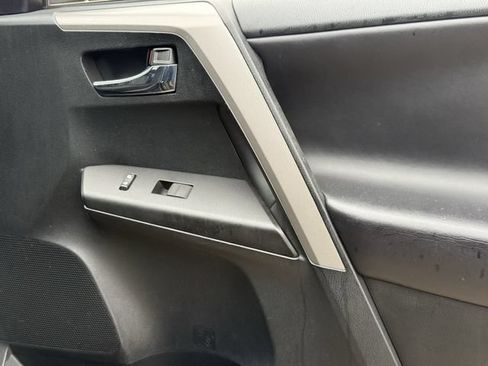 Used 2018 Toyota RAV4 XLE AWD/4WD image 27