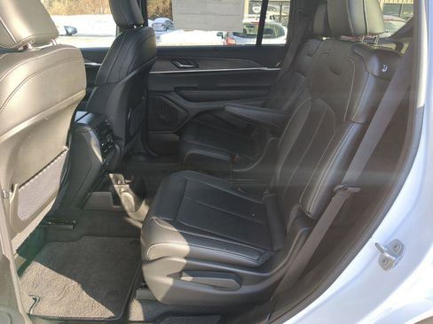 Used 2025 Jeep Grand Cherokee L Limited w/ Luxury Tech Group II image 23