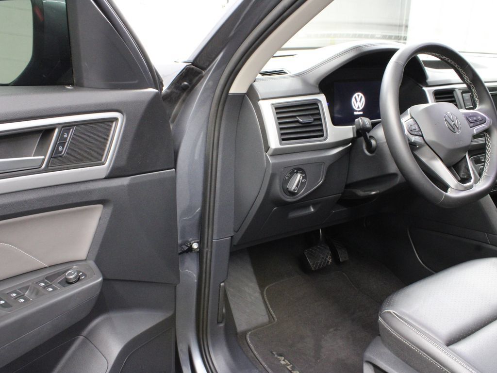 Used 2023 Volkswagen Atlas SE AWD/4WD image 45