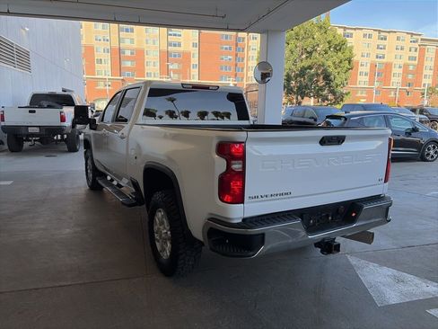 Used 2024 Chevrolet Silverado 2500 LT image 2