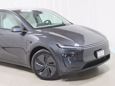 Used 2026 Tesla Model Y Long Range AWD/4WD image 2