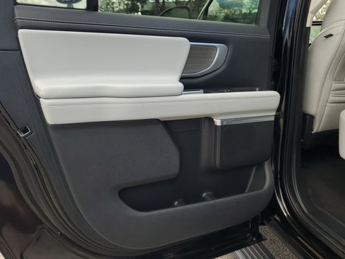 Certified 2025 Ford Expedition Max Platinum image 13